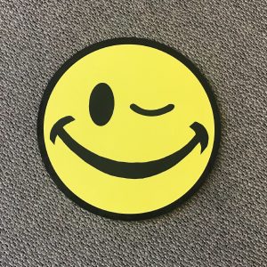 smiley_face_sm11_yard_greetings_cards_lawn_signs_happy_birthday_over_hill_anniversary