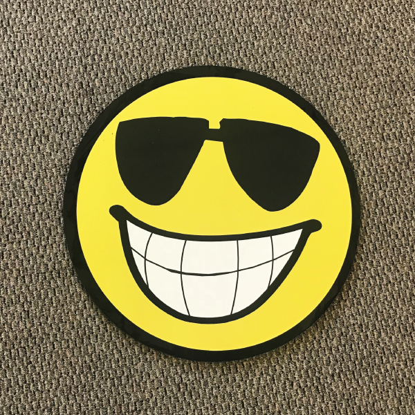 smiley_face_sm1_yard_greetings_cards_lawn_signs_happy_birthday_over_hill_anniversary